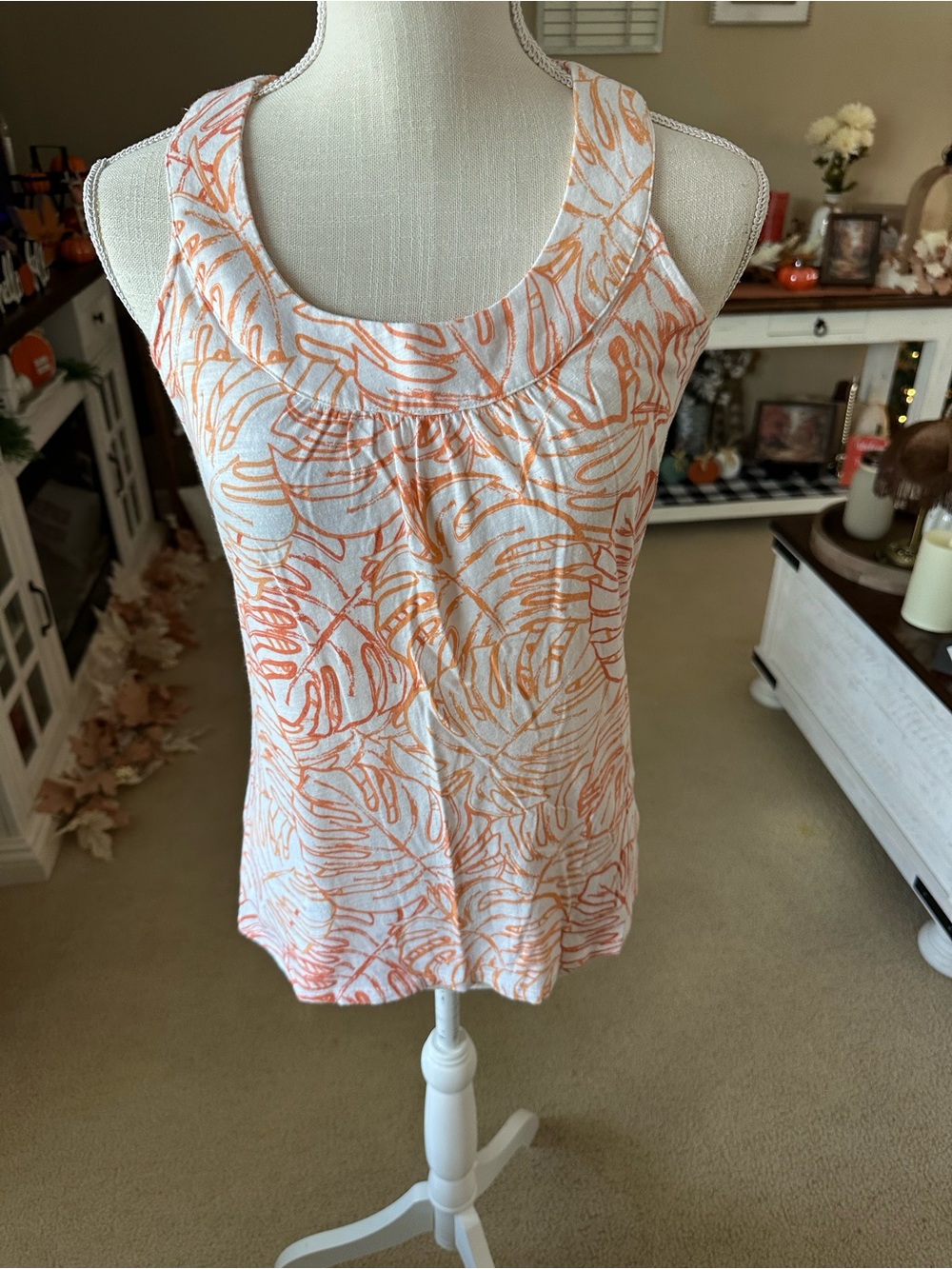 Vineyard Vines Woman’s Sleeveless Scoop Neck Tank Top in White and Orange